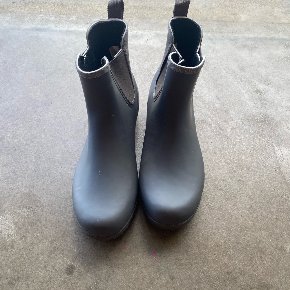 Chooka rain boots, grey, size 9